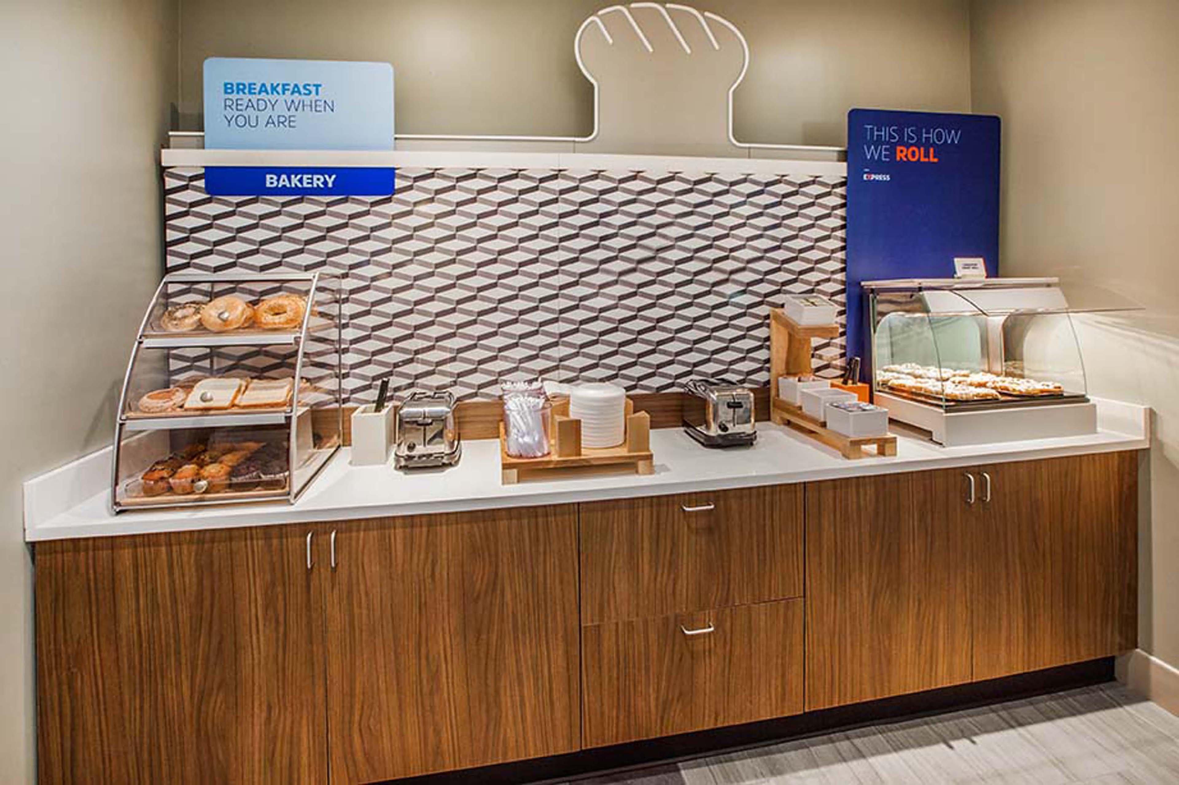 Holiday Inn Express Hotel & Suites Vineland Millville By Ihg Екстериор снимка