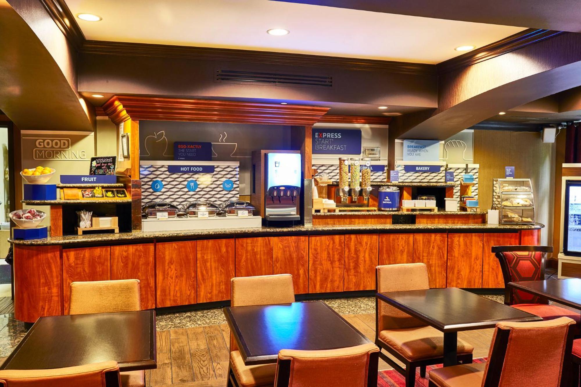Holiday Inn Express Hotel & Suites Vineland Millville By Ihg Екстериор снимка